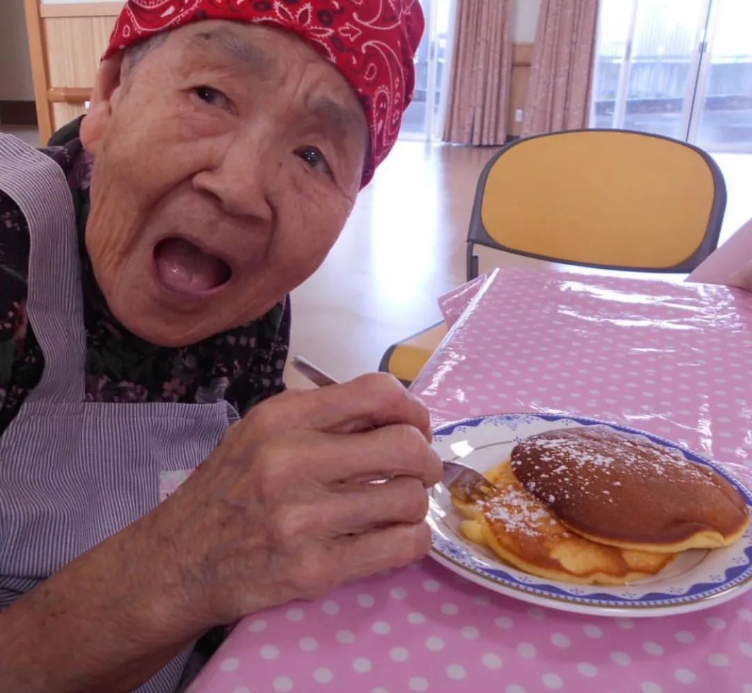 日本养老院老人日常生活曝光！这些“老baby”也太可爱了吧…