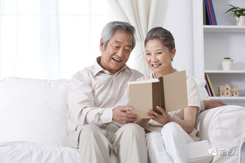 同居式抱团养老引争议，是幸福到老还是“晚节不保”？