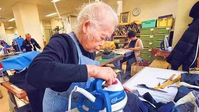 “老龄化”的日本，70岁老人还待在工作岗位，为何他们不去养老？