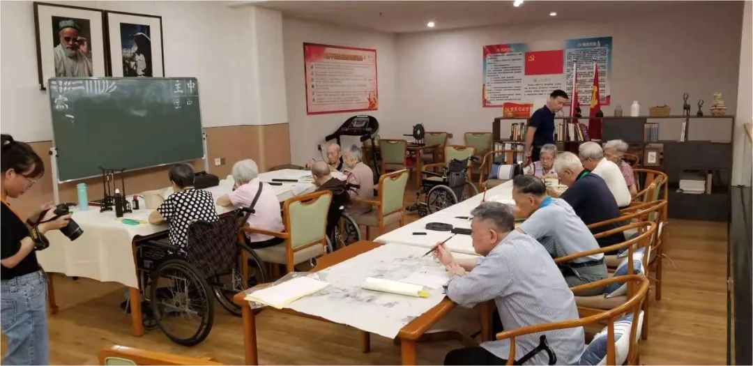 居家养老还是机构养老？数据面前我们该怎么选？