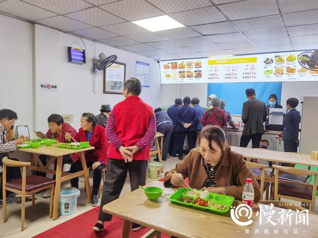 ▲饭点时，老人特别多