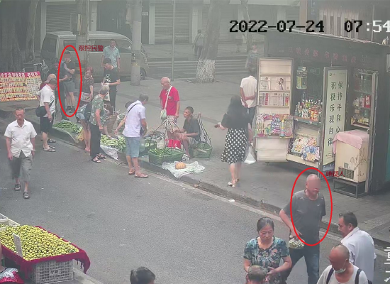 民警现场跟控犯罪嫌疑人